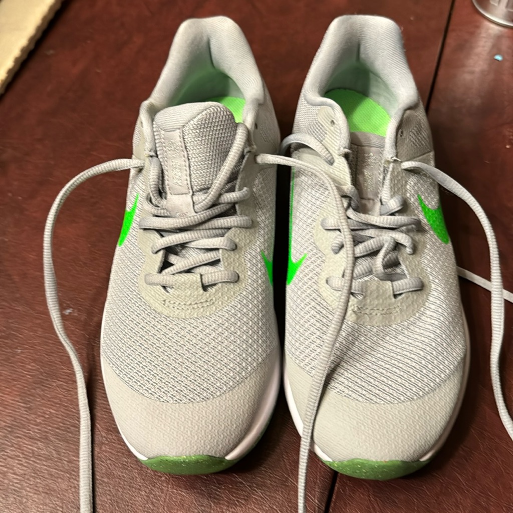 Nike Revolution
